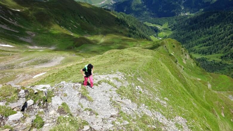 ... lassen darauf schlißen, dass dieser Ansteig nur selten begangen wird. Unten die Weirichalm.