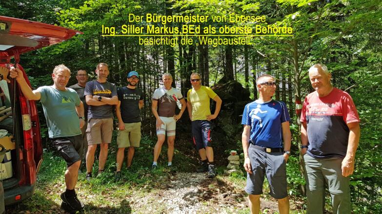 Der Bürgermeister von Ebensee Ing. Siller Markus BEd besucht die Wegbaustelle.
