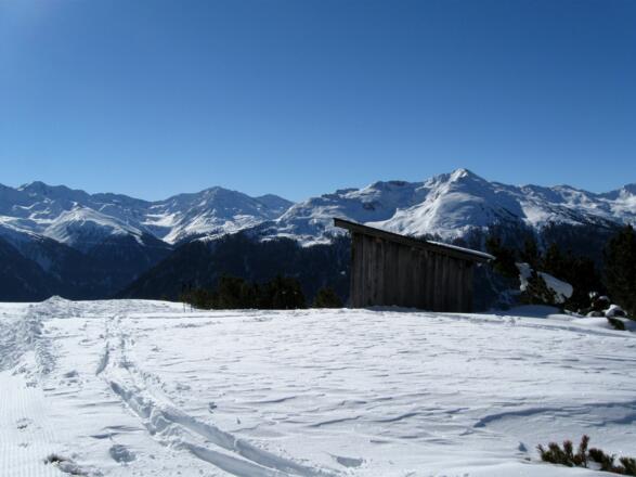 Der höchste Punkt ist durch diese Hütte gekennzeichnet.