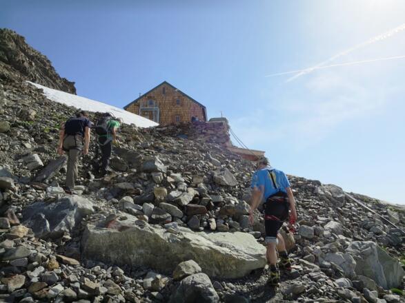 ... und erreicht von Westen mit einem kurzen Gegenanstieg die Müllerhütte.