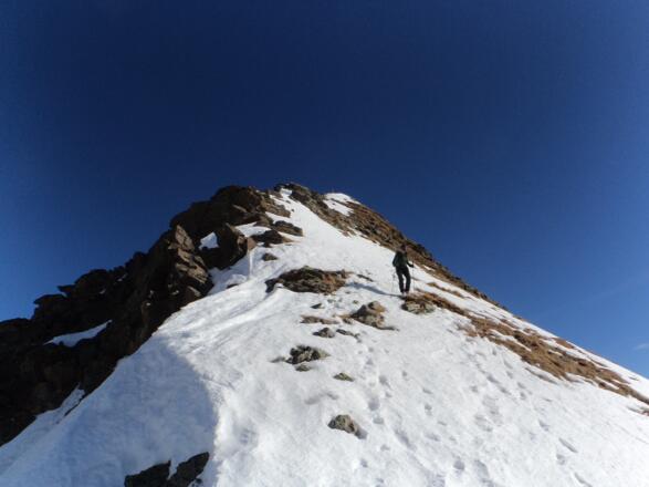 Die letzen Meter zu Fuß zum Gipfel.