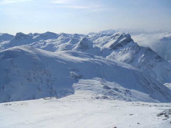 Blick über die Hochfläche Richtung Süden, rechts hinter dem Nebel der Hochkönig