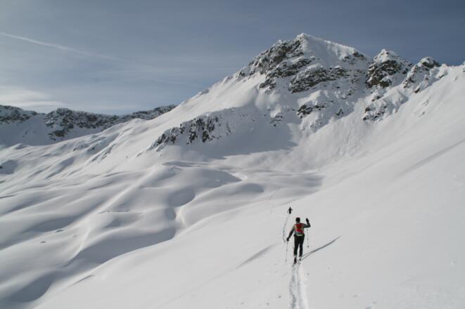Kurz nach dem Ausstieg aus der Rinne, richtet sich der Blick bereits auf den Gipfel des Tagweidkopfes.