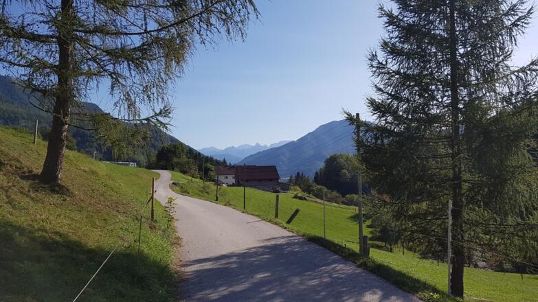 Auffahrt zur Loiben mit Blick ins Gesäuse