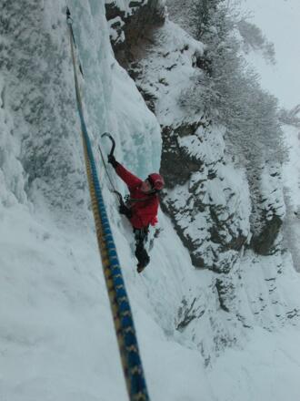 Im Nachstieg in der ersten Seillänge.