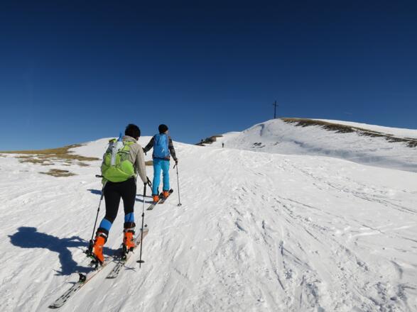 ... erreichen wir unschwierig ...