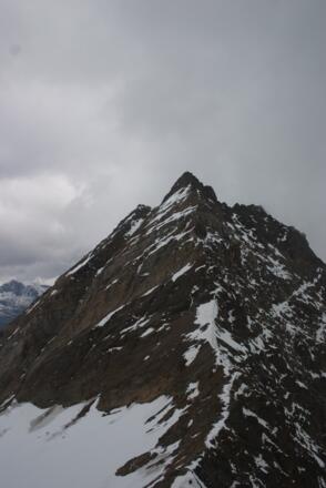 Gipfelaufbau des Hochfirst vom Gaisbergjoch aus gesehen.