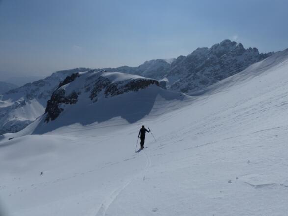 Bei ca. 1800 m (Höhe Galtberg A.H.) folgt der Anstieg zur Scharte ...