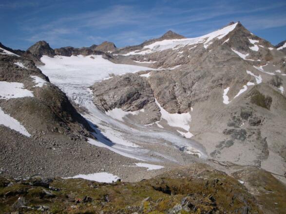 Goldbergkees mit Sonnblick (rechts) und Goldbergspitze (mittig)