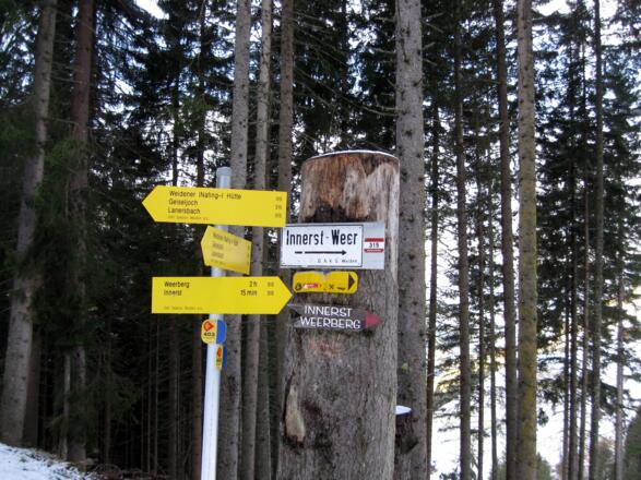 Wegweiser am Beginn der Tour.