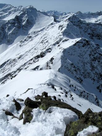 Blick zur Gaißkoglscharte - eine weitere mögliche Aufstiegsvariante auf den Gaißkogl von Nordwesten aus dem Schigebiet Kühtai.