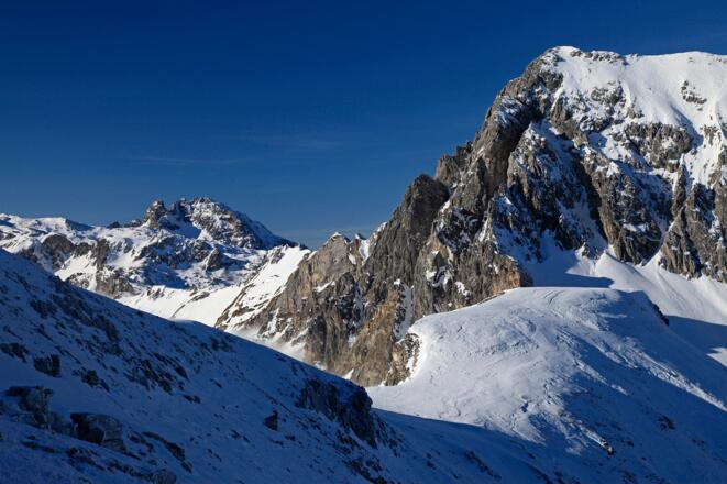 Blick vom Taferlnock-Gipfelhang auf Permuthwand (rechts) & Faulkogel (links hinten)