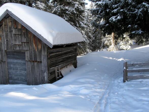 Kleine Hütten laden zum Verweilen ein.