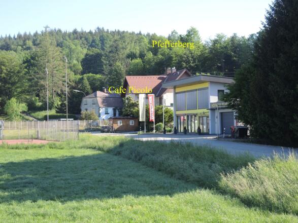 "Cafe Picolo" gegen Pfefferberg