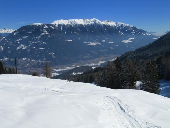 Auf dem Weg zur Dolomitenhütte, der Talkessel von Lienz aper