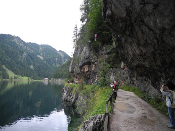 Seilbrücke - Wanderweg - Querung über dem Wasserspiegel