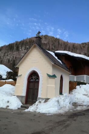 Die Kapelle in Jainzen, die man nach wenigen Gehminuten passiert.