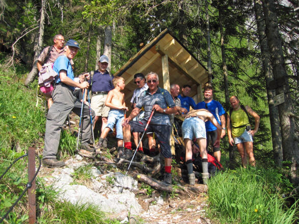 Beim &quot;Schafalm-Unterstand&quot; mitten in der Wand