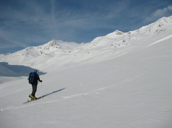 oberhalb der Hütte ist das Ziel vor Augen