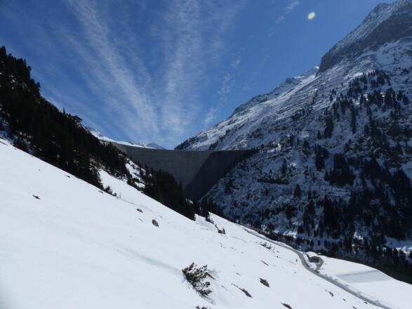 Die Staumauer des Zillergründls - ein Fremdkörper in dieser Landschaft.
