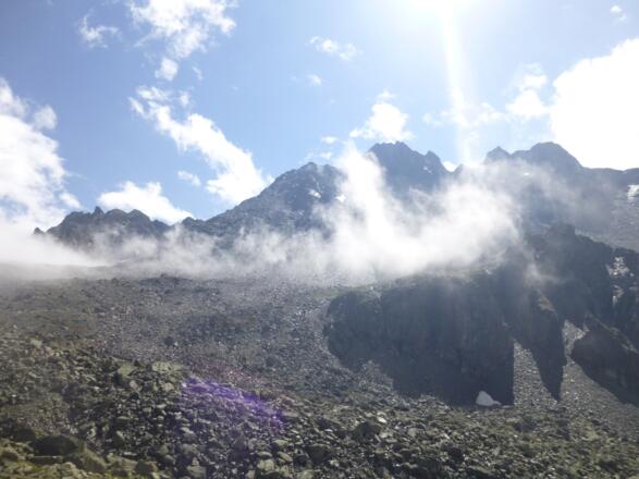 Blick auf die Hohe Geige entlang des Weges