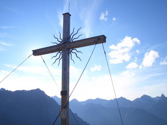 Kreuz auf dem Karleskopf (2902m)