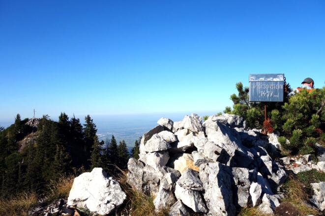 Jacksonstein 1417m mit Steineckkreuz links hinten