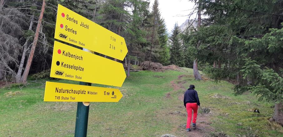 Noch ein kurzes Stück weiter liegt der "Naturschauplatz."