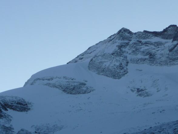 Seitenansicht des Olperers mit den zwei Eisbuggl u. Nordgrat