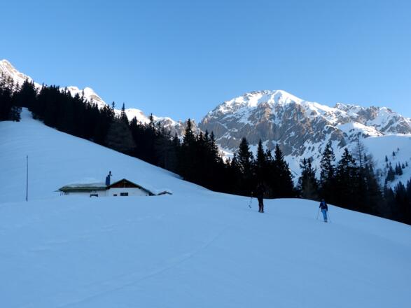 An der Solnalm vorbei, kurz bevor man in die steile Querung gelangt.