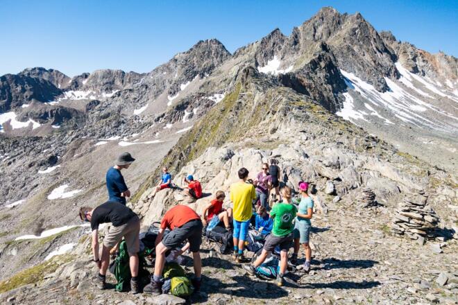 Pause auf dem Felderjöchl, das ungefähr auf halber Wegstrecke liegt.