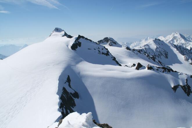 Blick vom Mittl. Seelenkogel auf Wasserfallferner (l.), Seelenferner und Hint. Seelenkogel.