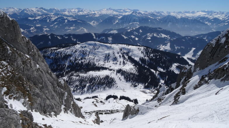 Blick von der Vierrinnenscharte auf den Mitterbergsattel und den Hochkeil