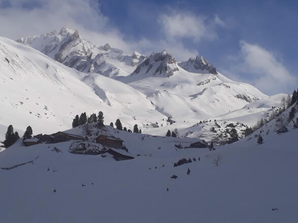 Links zur Schneespitze- rechts zur Dreieck-Spitze