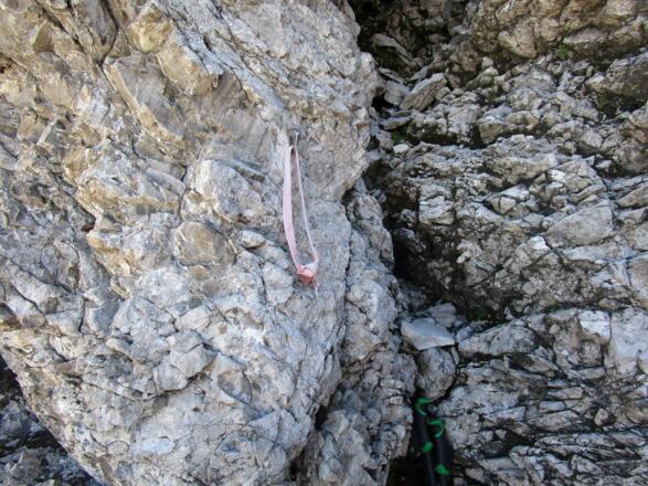 Erster Stand am Einstieg, 1 Bohrhaken.