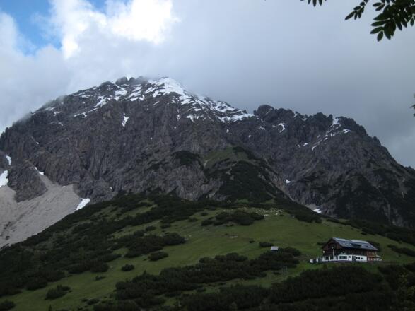 Solsteinhaus mit Erlspitze