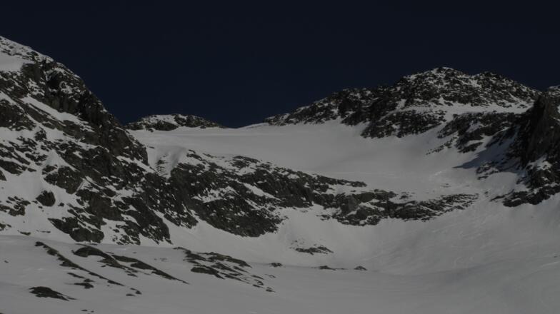 In der Bildmitte die Schlüsselstelle, welche am rechten Rand überwunden wird.