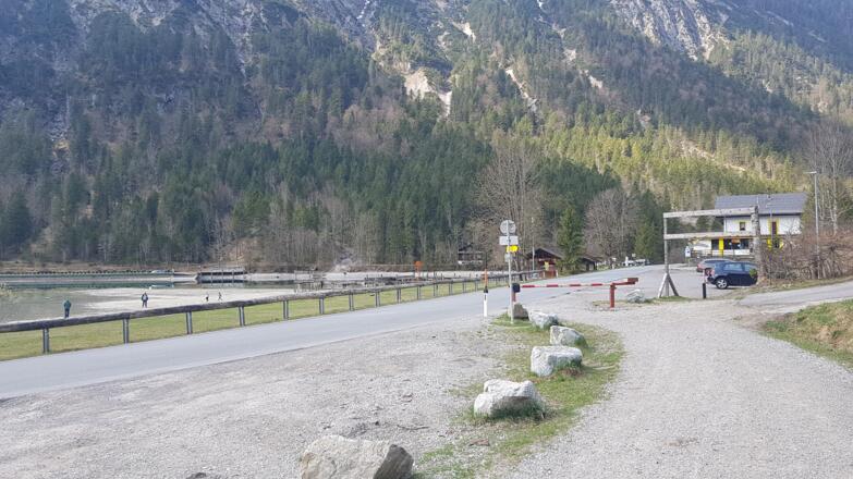 Vor dem Panoramaweg , Blick zurück zum Hotel Seespitze