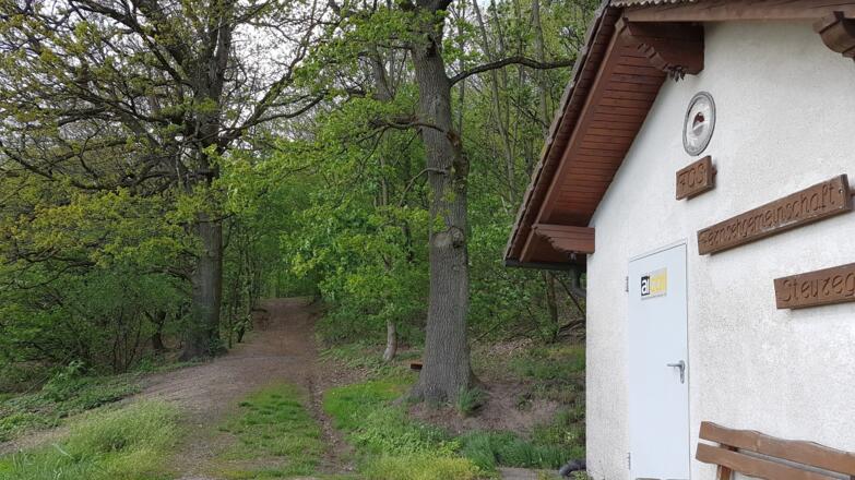 Ehemalige Fernsehstation mit Bankerl