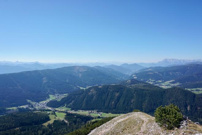 Blick nach Filzmoos und Hohe Tauern