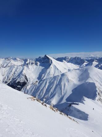 Bildmitte Namloser Wetterspitz 2553m