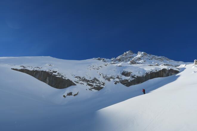 Der kurze Anstieg mit Fellen