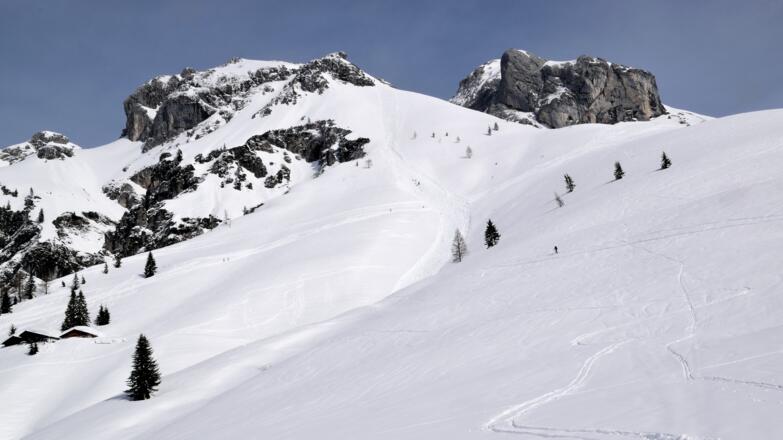Abgang einer Gleitschneelawine kurz nach der Rinnenquerung