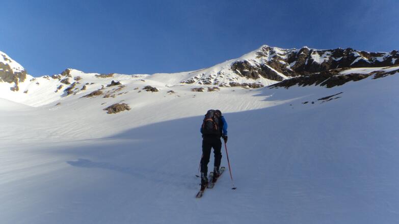 Rechts der Bildmitte der Schafgrübler, links davon die Horntalspitz (Schotterfeld).