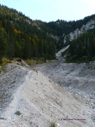 Aufstieg am linken Rand des Grieses