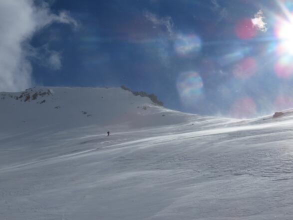 Der steile Gipfelhang...