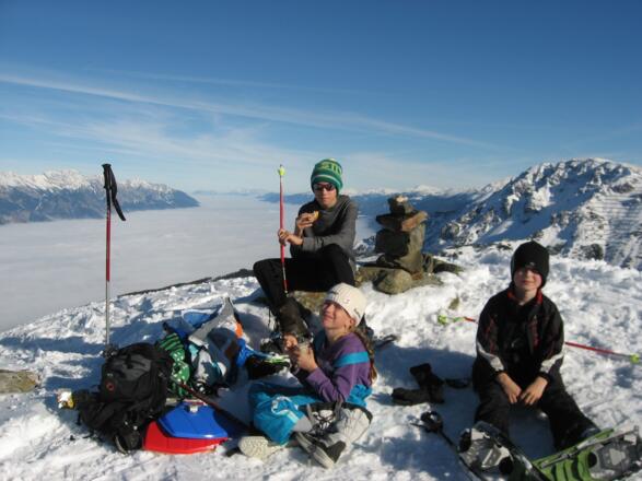 Am Gipfel des Pleisen, rechts im Bild die Saile oder auch Nockspitze genannt.
