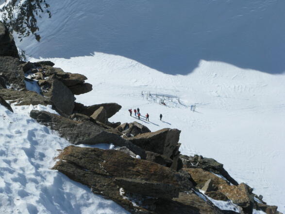 Blick zurück zum Skidepot vom Einstieg in die "Felsrinne"!