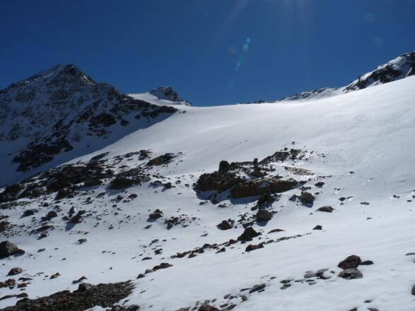 Den durchwegs spaltenfreien Riffelferner durchqueren wir von rechts nach links.