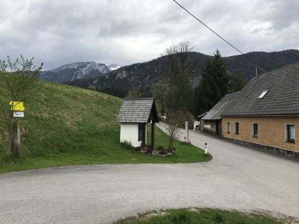 Wir folgen den Wegweisern nach Rading